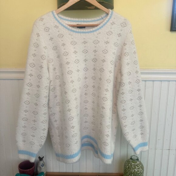 Torrid Womens White Fuzzy Pullover Sweater W/ Blue Trim Size 2 Nylon Blend - Picture 1 of 6
